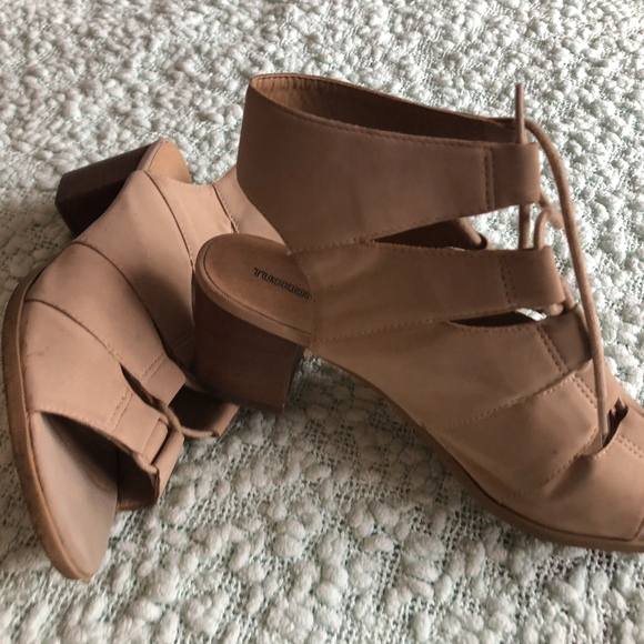 Tan Strap on Lace Platform - Picture 8 of 8